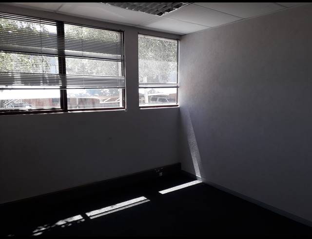 1,172M² BUSINESS TO LET IN IRENE